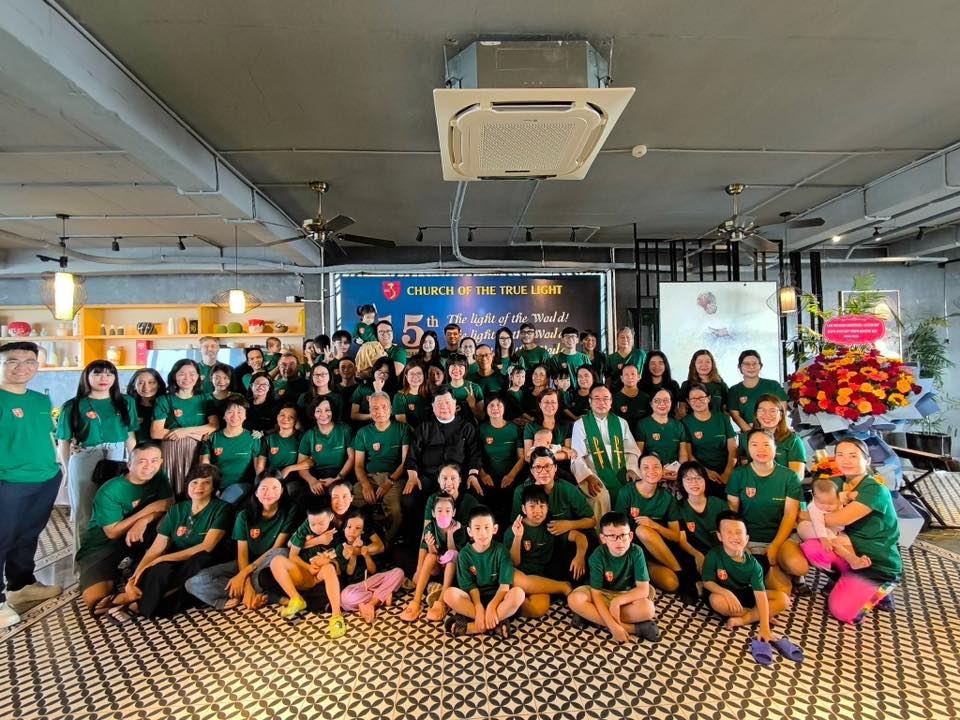 Christians prays together